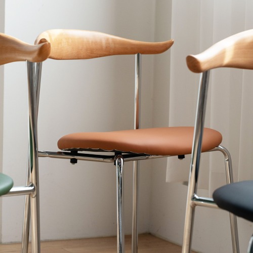 CLC468 카우 체어 가죽 브라운 원목 식탁 디자인 인테리어 카페 의자